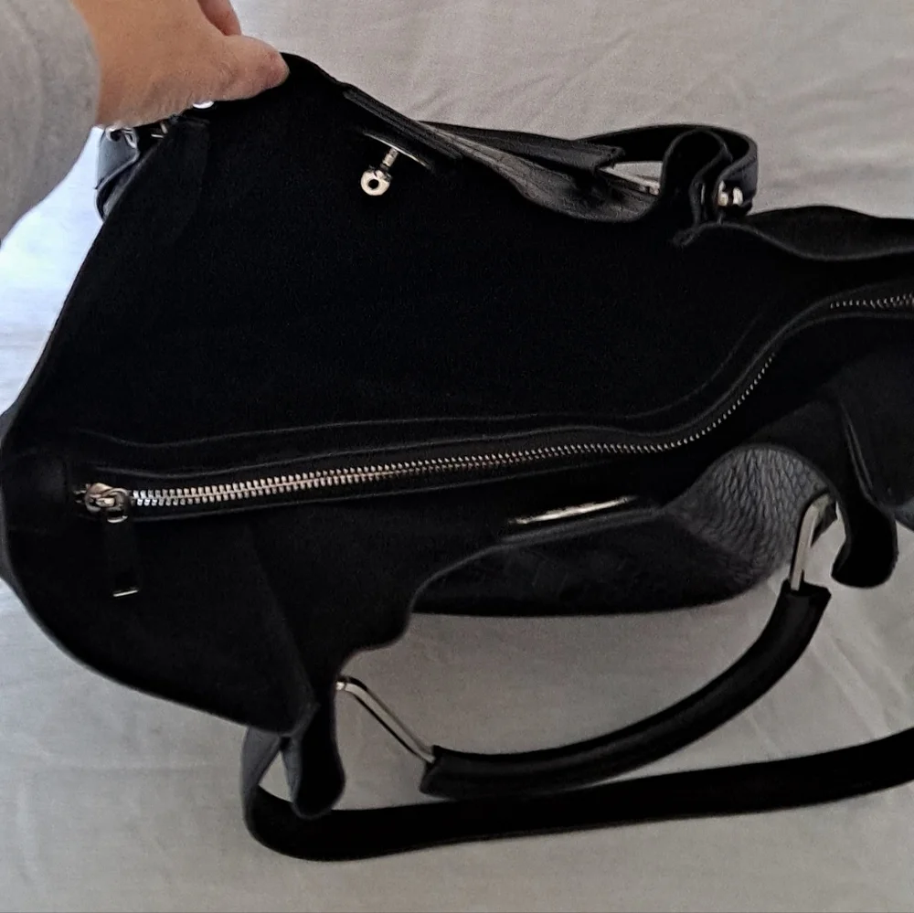 Sondra Roberts Squared BlackPebbled Vegan Leather Tote/Purse Handbag Sz Large.